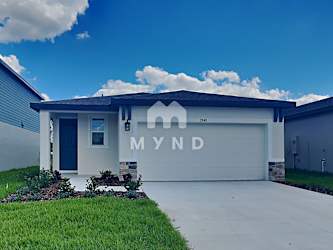 3345 Fresno Plaza - Zephyrhills, FL