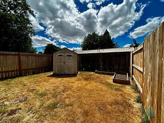 1686 NW Division St - Corvallis, OR