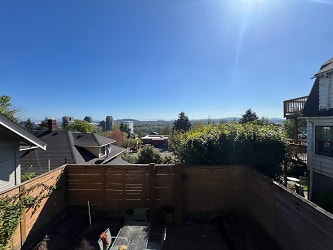 4118 S View Point Ter - Portland, OR