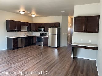Jackson Heights Apartments & Townhomes - Harrisburg, SD