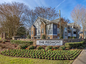 Piedmont At Ivy Meadows Apartments - Charlotte, NC