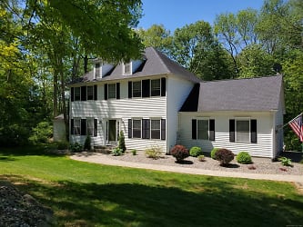 120 Woodbine Rd - Colchester, CT
