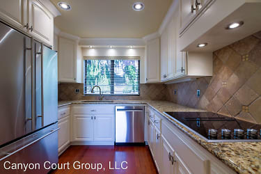 6520 - 6570 SW Canyon Court Apartments - Portland, OR
