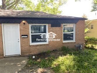 10111 E 11 St S - Independence, MO