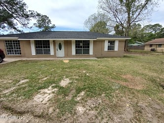 4337 Terrace Dr - Moss Point, MS