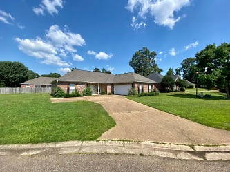 702 Pecan Ct - undefined, undefined