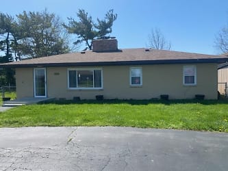 931 Pushville Rd - Greenwood, IN