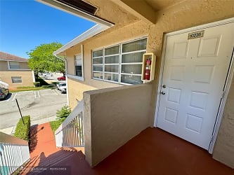 10236 Twin Lakes Dr #16H - Coral Springs, FL