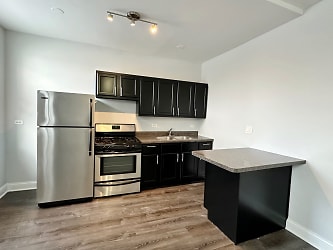5860 N Kenmore Ave unit 405 - Chicago, IL