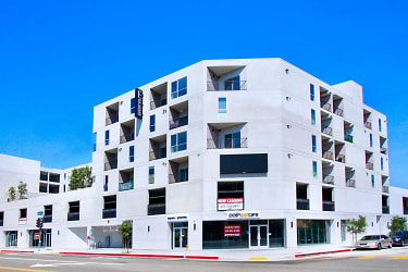 E On Adams Apartments - Los Angeles, CA