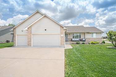 3100 N Rough Creek Rd - Derby, KS