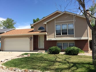 2324 Coventry Ct - Fort Collins, CO