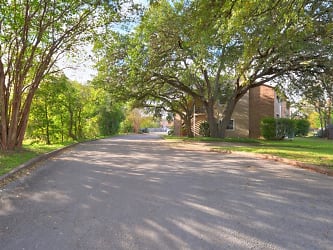 Hill Forest Condominiums Apartments - Austin, TX