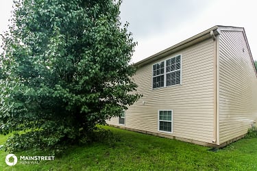 11027 Leo Dr - Indianapolis, IN