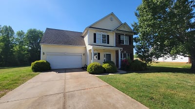 728 Golden Tanager Ct - Greer, SC