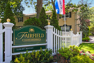 Fairfield Country Club Gardens Apartments - East Islip, NY