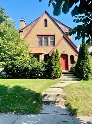 2378 N 63rd St - Wauwatosa, WI