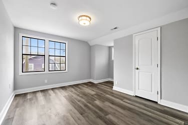 Newly Remodeled Duplex! Apartments - Knoxville, TN