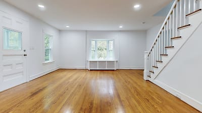 252 Oronoque Rd - Milford, CT