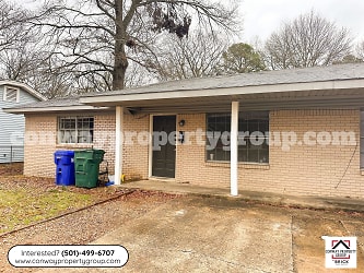 1108 Donaghey Ave - Conway, AR