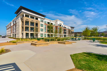 The Links On PGA Parkway Apartments - Frisco, TX