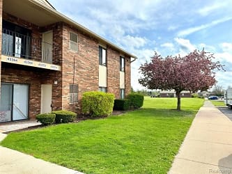 43372 Fountain Dr #69 - Sterling Heights, MI