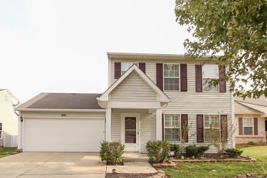 451 Speedway Woods Dr - Indianapolis, IN