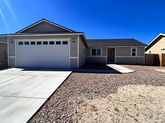 551 Country Hollow Dr - Fernley, NV