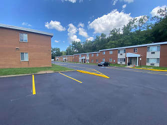 351 - Creekside Apartments - Garfield Heights, OH