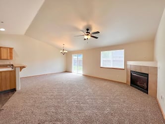 1151 NW 21st Place - Redmond, OR