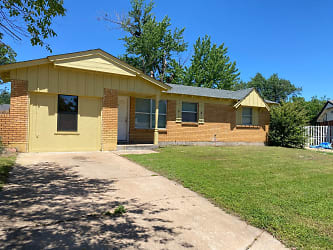 1313 Pinewood Ct - Midwest City, OK