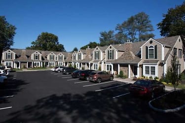 Fairfield Townhouses At Amityville Village Apartments - undefined, undefined