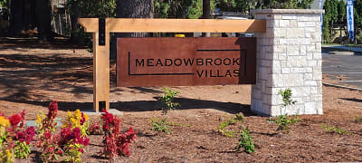 Meadow Brook Villas Apartments - Newberg, OR