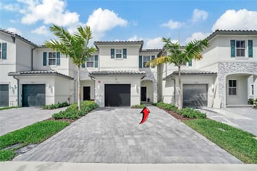 11853 NW 47th Manor - Coral Springs, FL