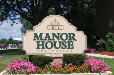 The Manor House Apartments - Warren, MI
