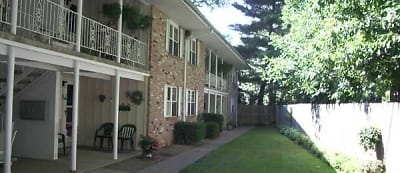 Carriage House Apartments - Amherst, OH