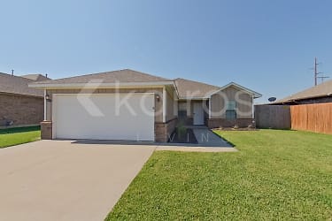 1020 SW 15th St - Moore, OK