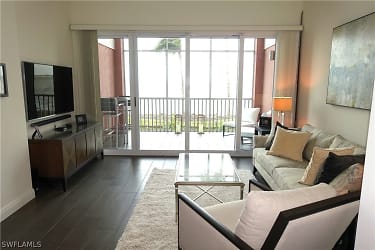 2745 First St #102 - Fort Myers, FL