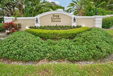 2374 Snug Harbor Dr - Palm Beach Gardens, FL