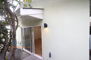 Warfield Ave. 841 Apartments - Oakland, CA