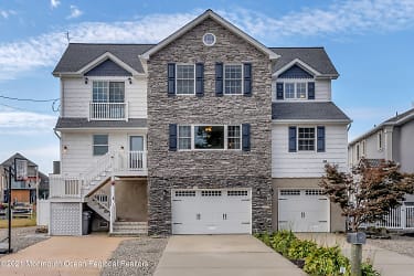 43 Woodhaven Rd - Toms River, NJ