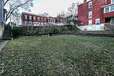 435 W 3rd St - Dubuque, IA