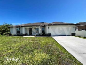 535 NW 21st St - Cape Coral, FL