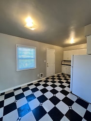 Alameda Court By Star Metro Apartments - Portland, OR