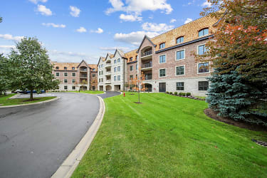 1850 Amberley Ct #204 - Lake Forest, IL