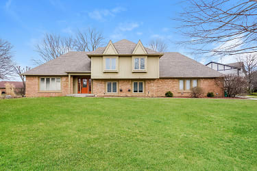 2489 Woodsway Dr - Greenwood, IN