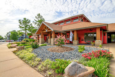 Campus Lodge - Per Bed Lease Apartments - Norman, OK