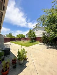 451 Summer Garden Way - Sacramento, CA