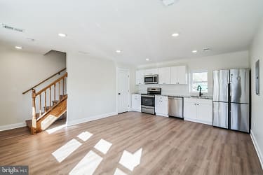 27 E Butler Ave #B - Chalfont, PA