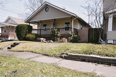 1091 Neptune Ave - Akron, OH